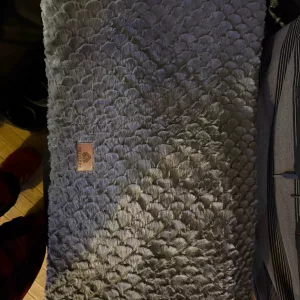 Received Short Plush Dog Bed with Removable Cover from customer S***d.
